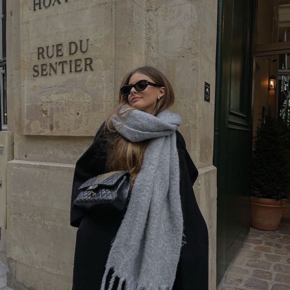 Loro Piana Womens 100% Cashmere Large "Unita" Scarf light grey - Picture 8 of 9